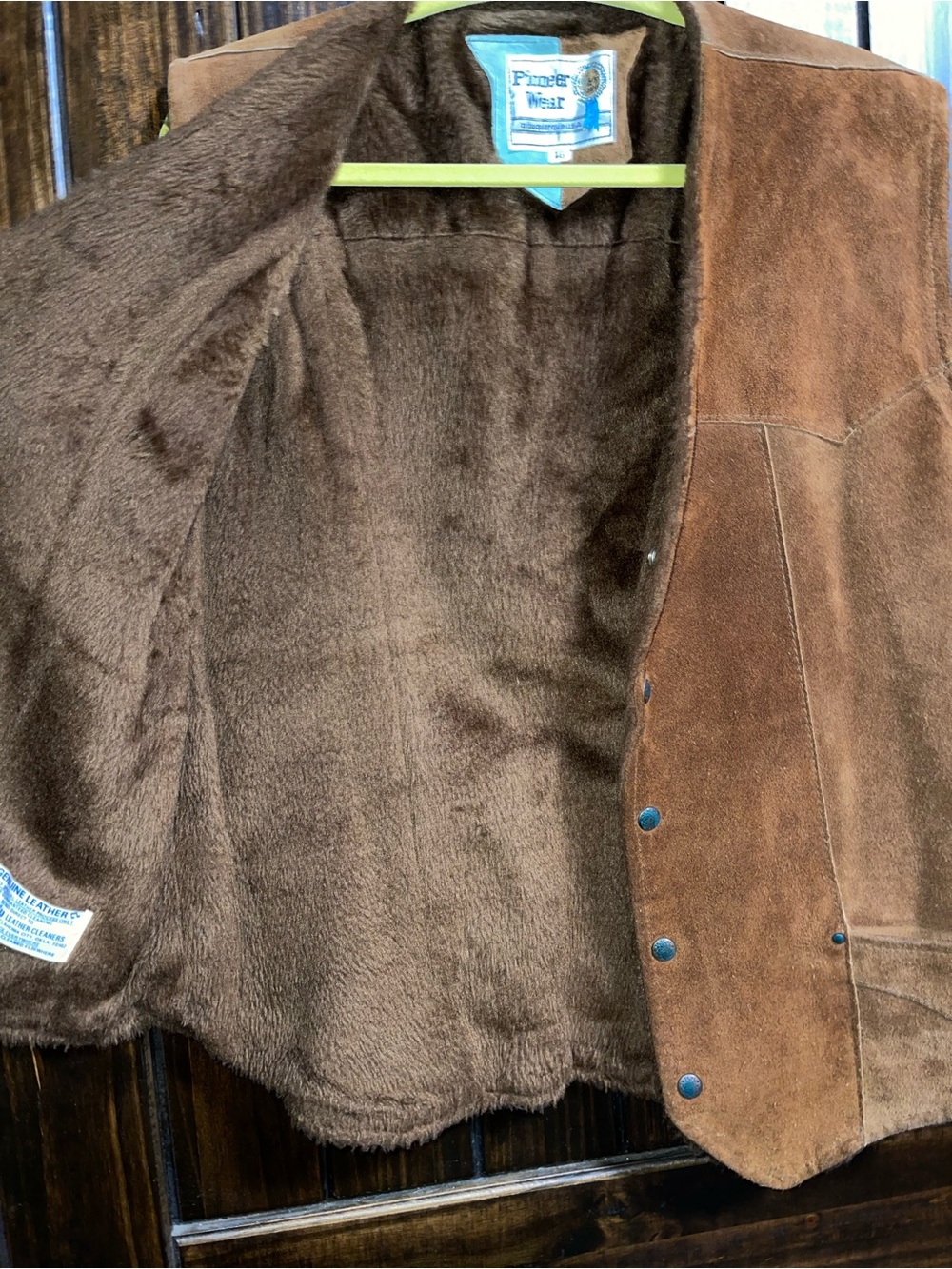 1970’s PIONEER Suede Vest in Chestnut Brown - Picture 3 of 8